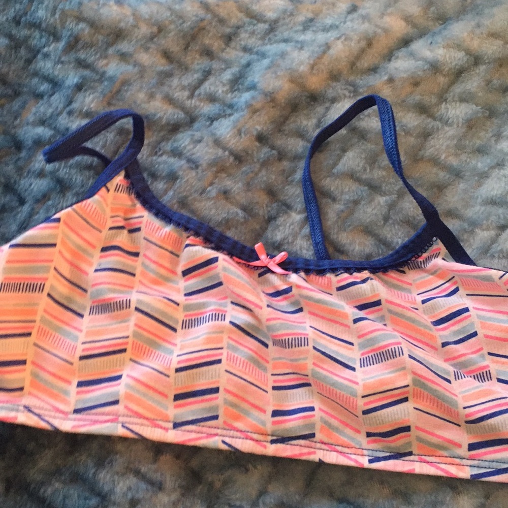 Bras - Picture 4 of 6